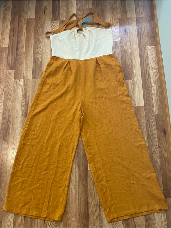 Cupshe Pants - CupShe Cream & Mustard Wide-Leg Halter Jumpsuit Size XL NWT
